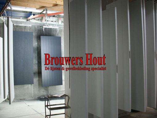 Deur spuiten in grondcoating